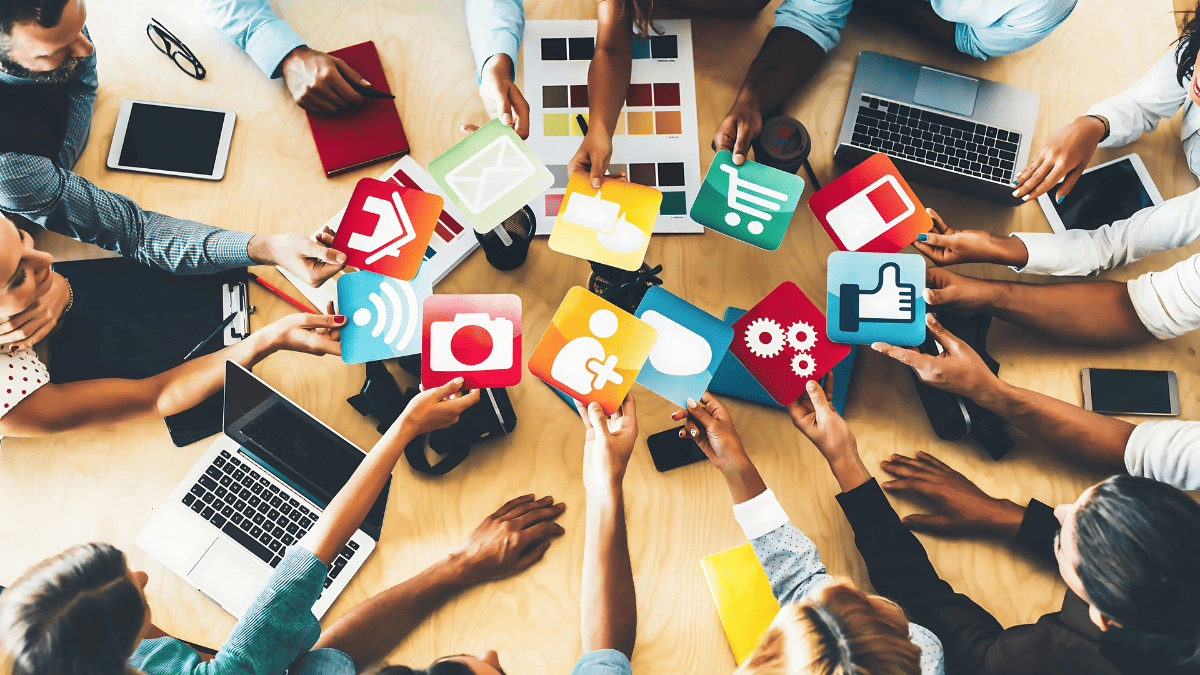 Como as Redes Sociais influenciam as decisões de compra nos dias atuais.